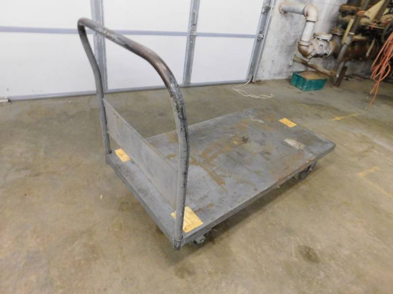 lot 68 image: Metal Rolling Industrial Cart