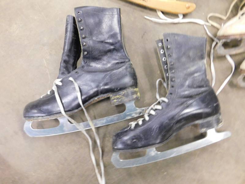 lot 72 image: Vintage Ice Skates