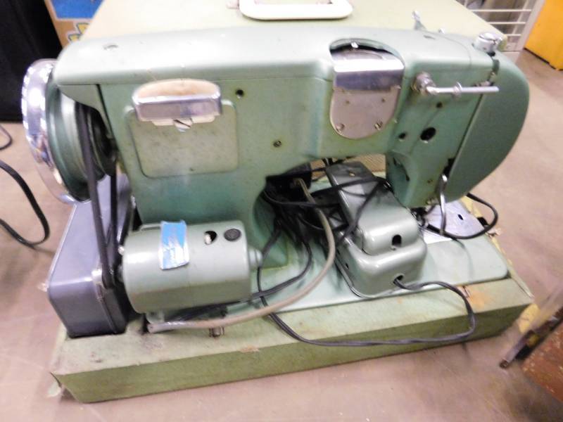 lot 74 image: Sewing Machine & Jewlery Box
