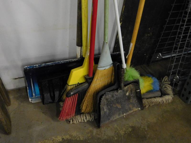 lot 7 image: Misc. Cleaning Supplies