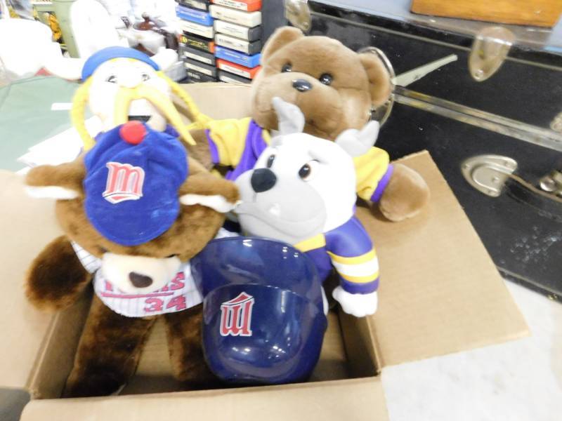 lot 12 image: Toys, Jewelry Box & Storage Chest