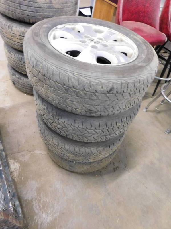 lot 30 image: Set of Honda Tires