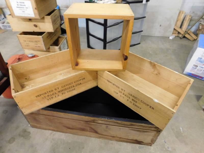 lot 81 image: Wood Boxes