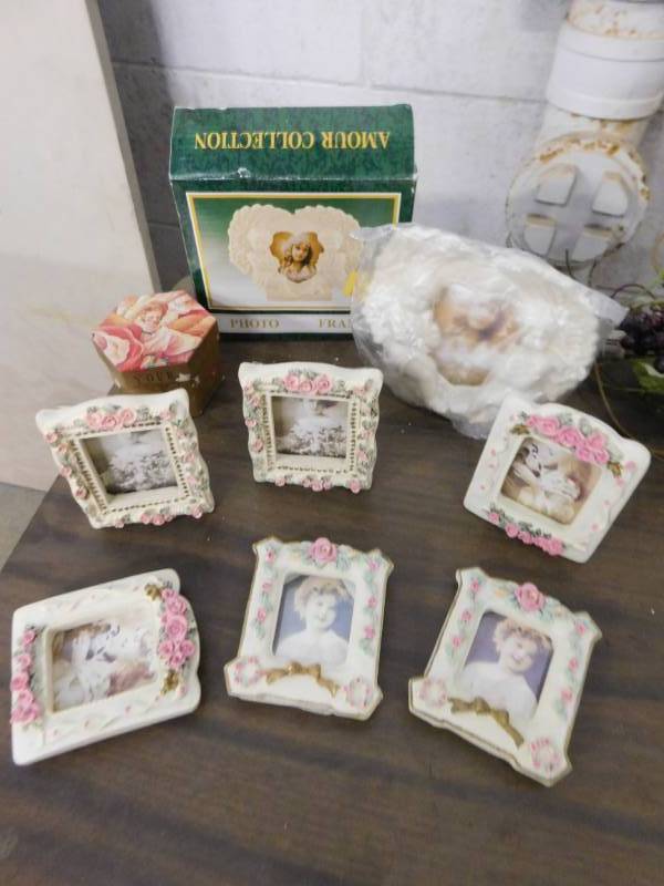 lot 83 image: Mini Picture Frames