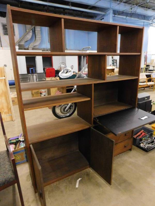 lot 89 image: Shelving Unit - 59(w) x 70(h) x 15(d)
