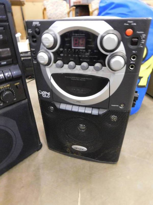 lot 94 image: Radio Shack Karoake Machine & CD Player