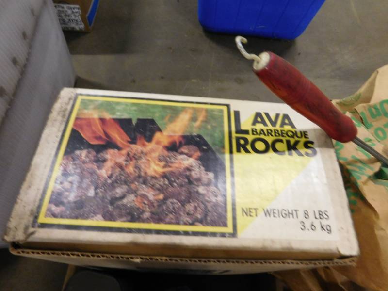 lot 100 image: Grilling Supplies