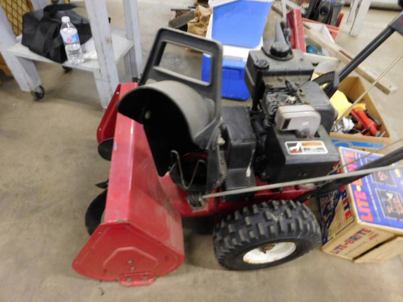 lot 102 image: Toro 521 Snow Blower