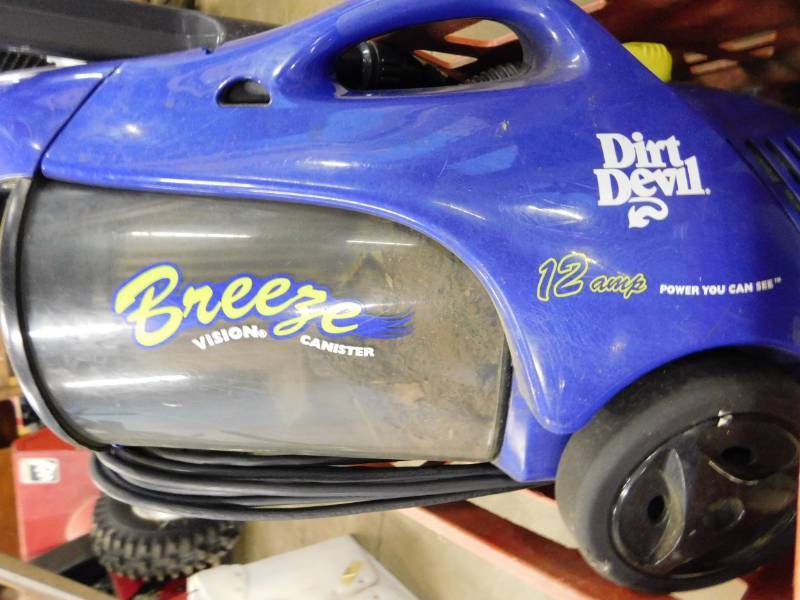 lot 129 image: Dirt Devil Vacuum Cleaner