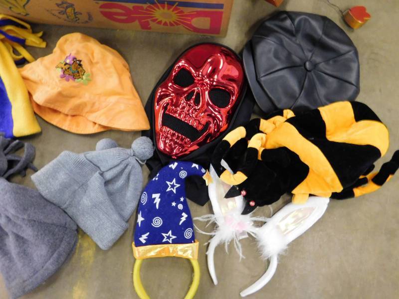 lot 143 image: Large Assortment of Hats