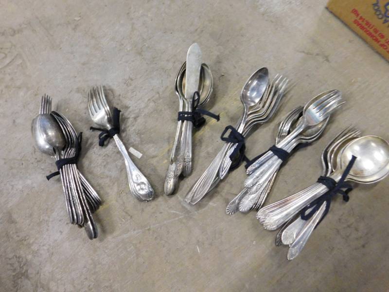 lot 152 image: Large lot of Silverware #1