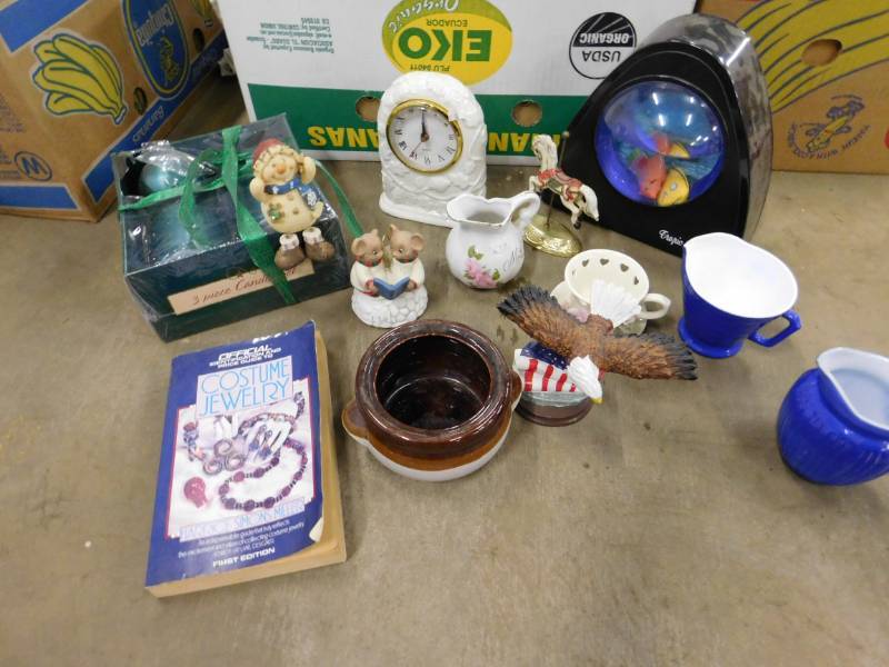 lot 183 image: Collectible Figurines  & Home Decor