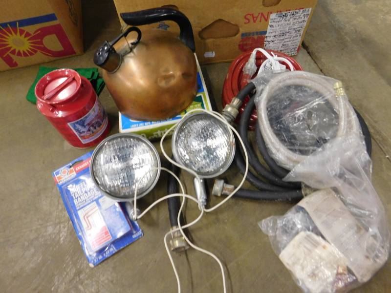 lot 194 image: Lights, Teapot & More