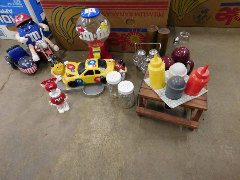 lot 203 image: Collectible M&M Candy Dispenser & Salt & Pepper Shakers