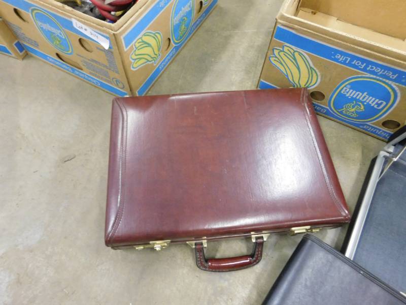 lot 215 image: Brief Cases & Planners