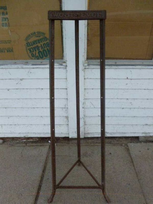 lot 34 image: Vintage Store Stand