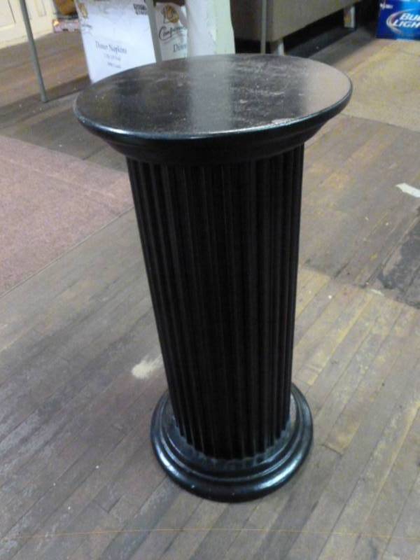 lot 41 image: Plant Stand