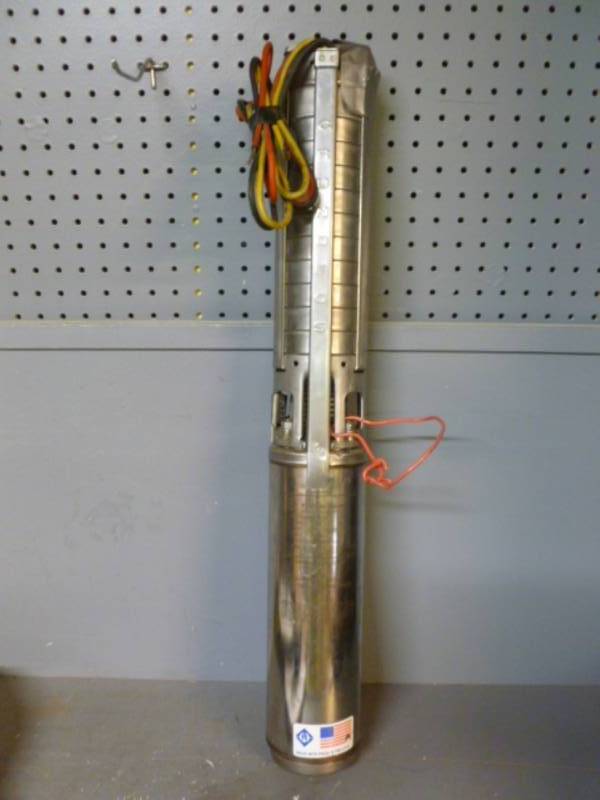 lot 58 image: Submersible Water Pump