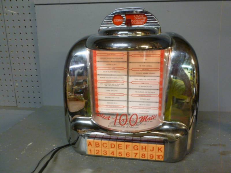 lot 86 image: Collector Radio