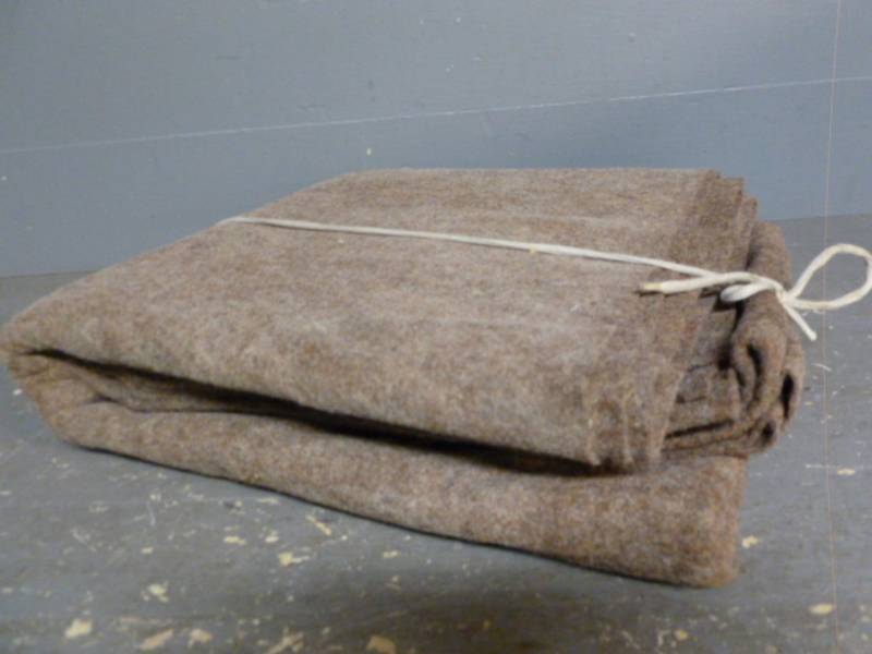 lot 90 image: Material