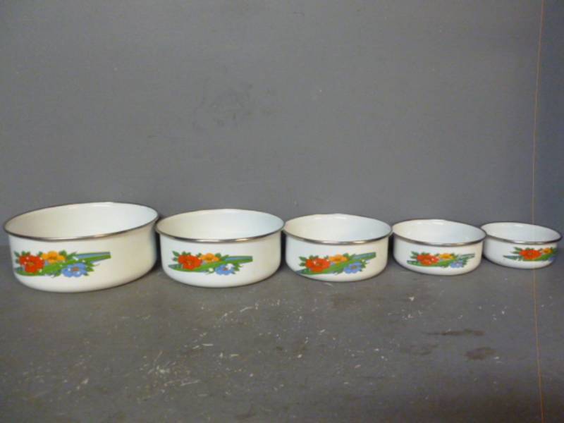 lot 118 image: Enamelware