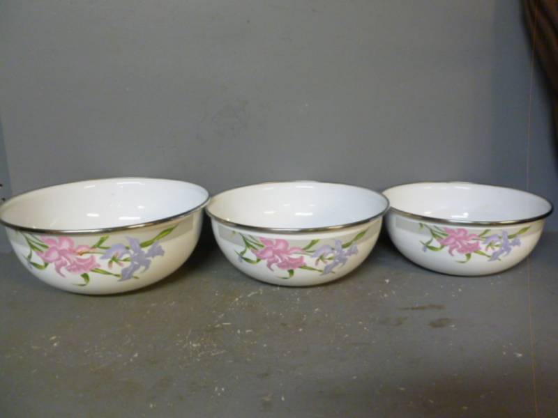 lot 119 image: Enamelware