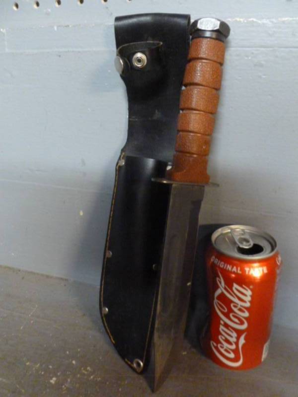 lot 132 image: Hunting Knife
