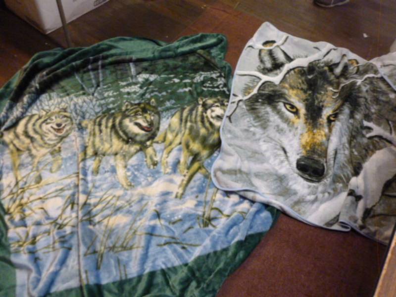 lot 164 image: Throw Blankets