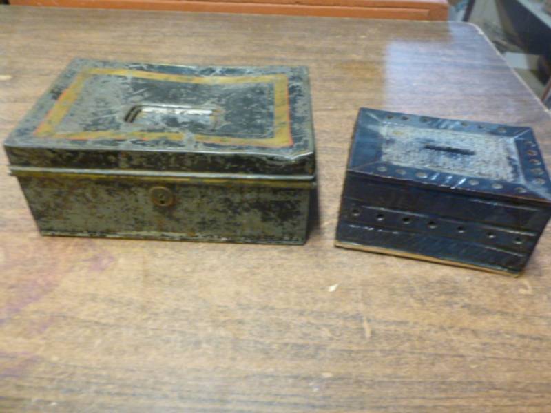 lot 179 image: Vintage Metal Container