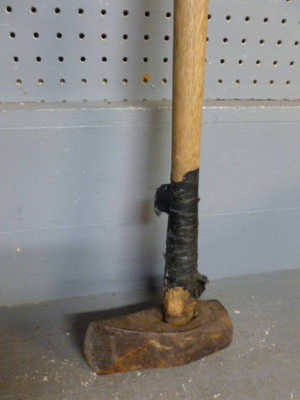 lot 185 image: Splitting Maul