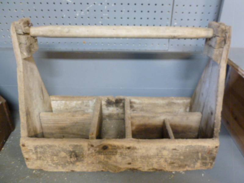 lot 189 image: Vintage Carpenters Box