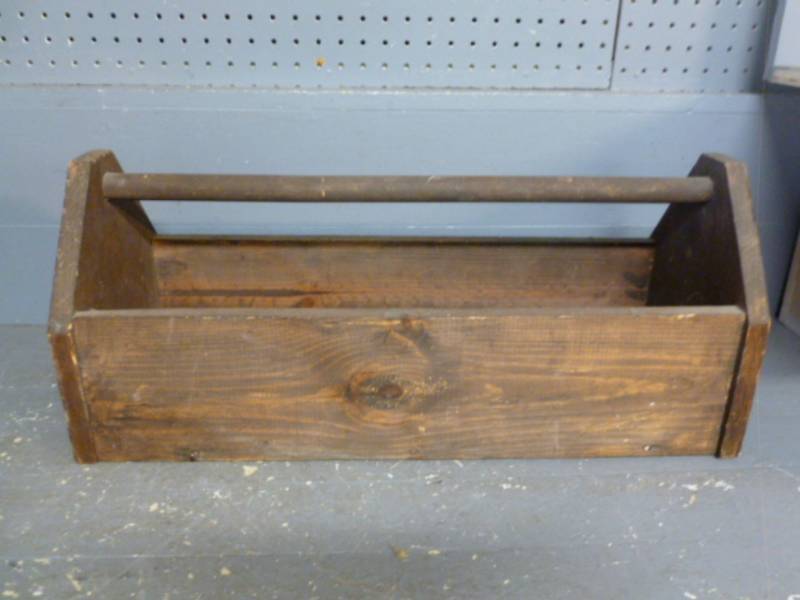 lot 190 image: Carpenters Box