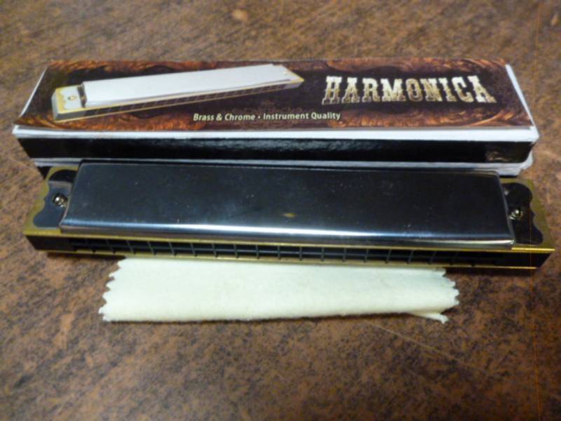 lot 194 image: Harmonica