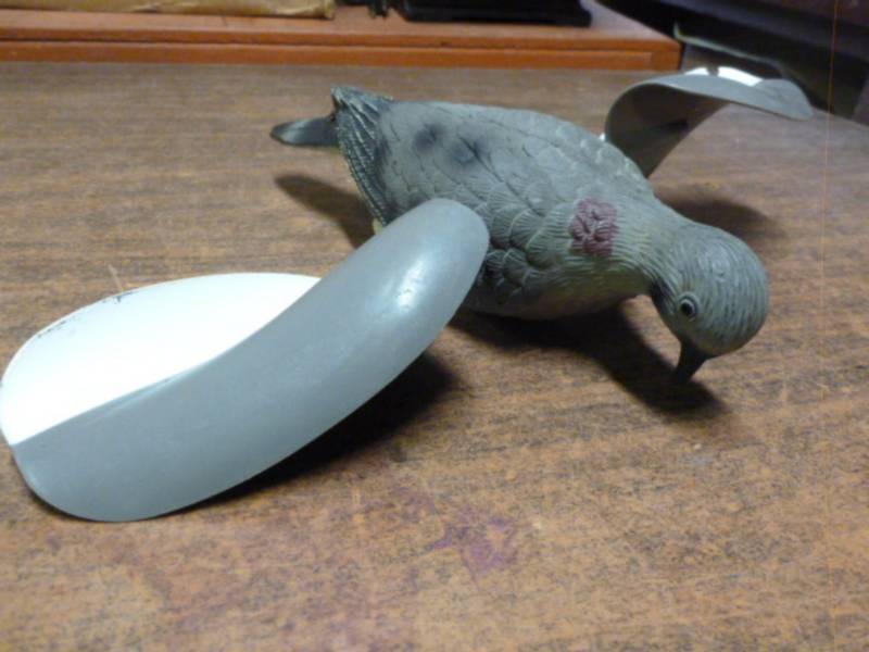 lot 200 image: Dove Decoy