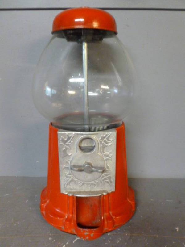 lot 208 image: Gumball Machine