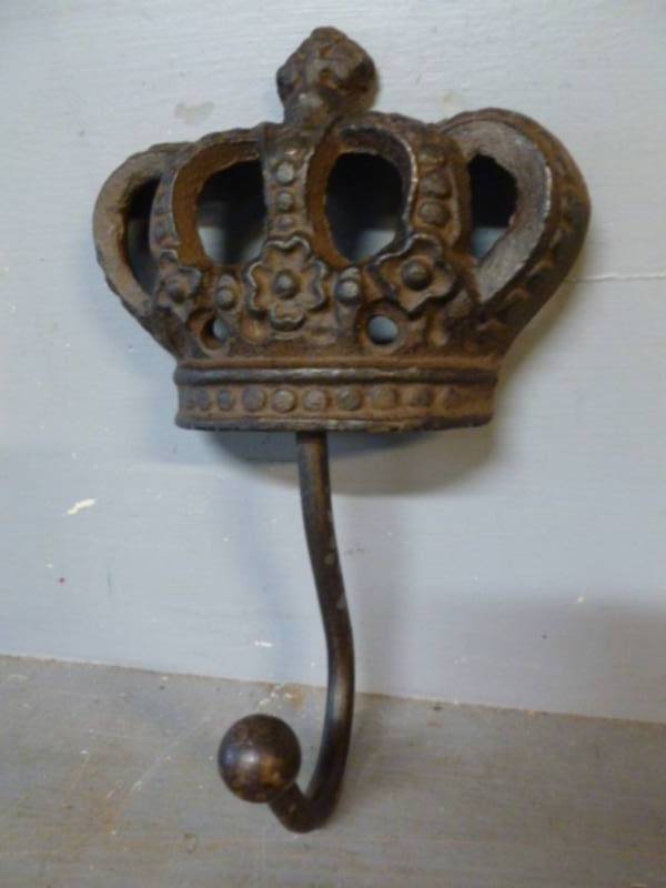 lot 225 image: Cast Iron Hat Hook