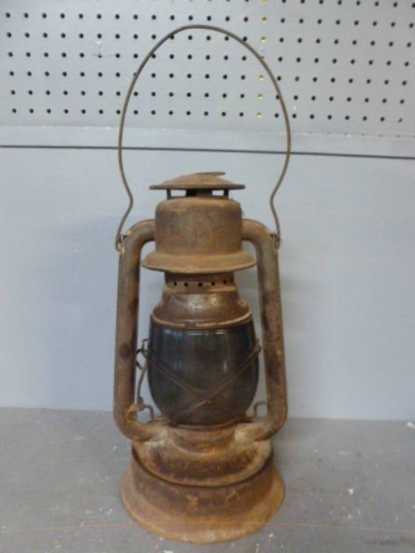 lot 238 image: Vintage Barn Lantern