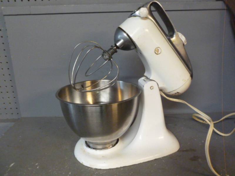 lot 245 image: Kitchen Aid Mixer