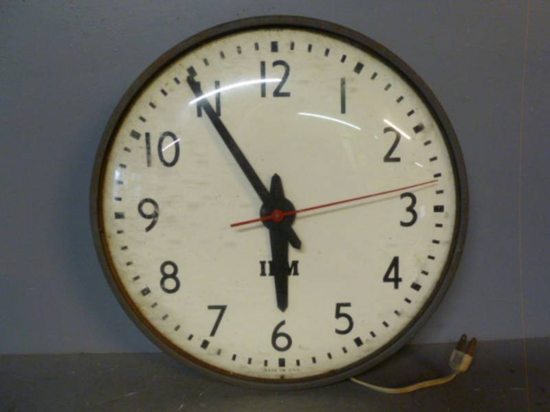 lot 250 image: Vintage Clock