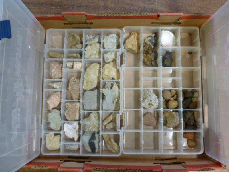 lot 266 image: Collector Rocks