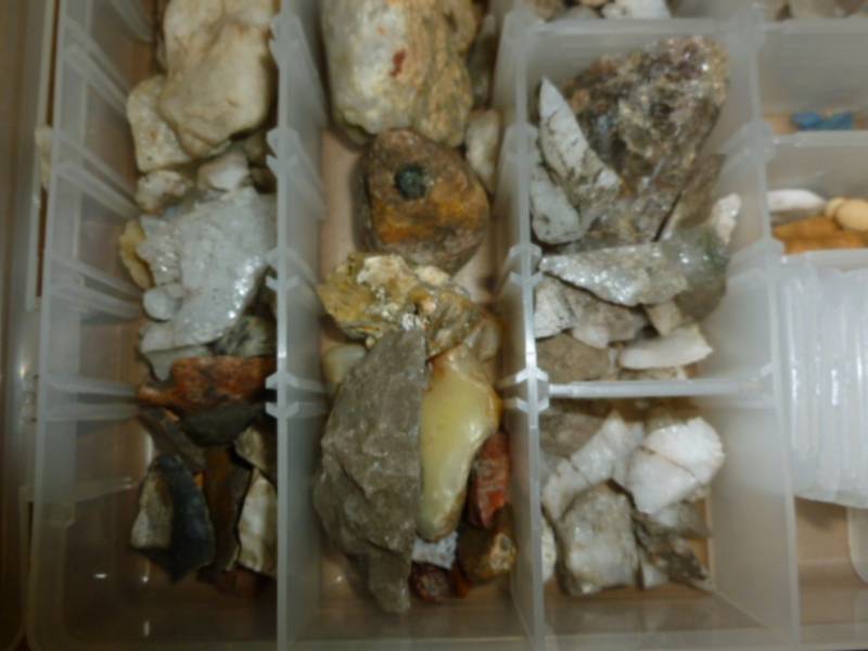 lot 268 image: Collector Rocks