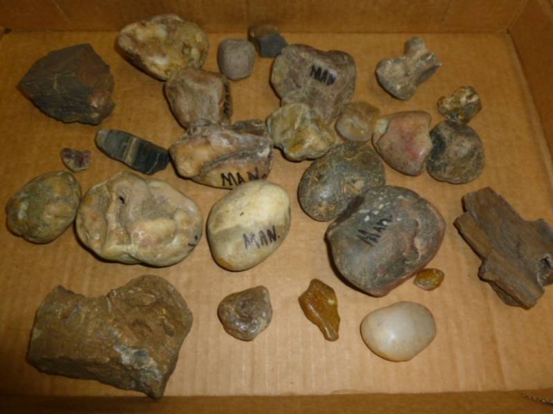 lot 275 image: Collector Rocks