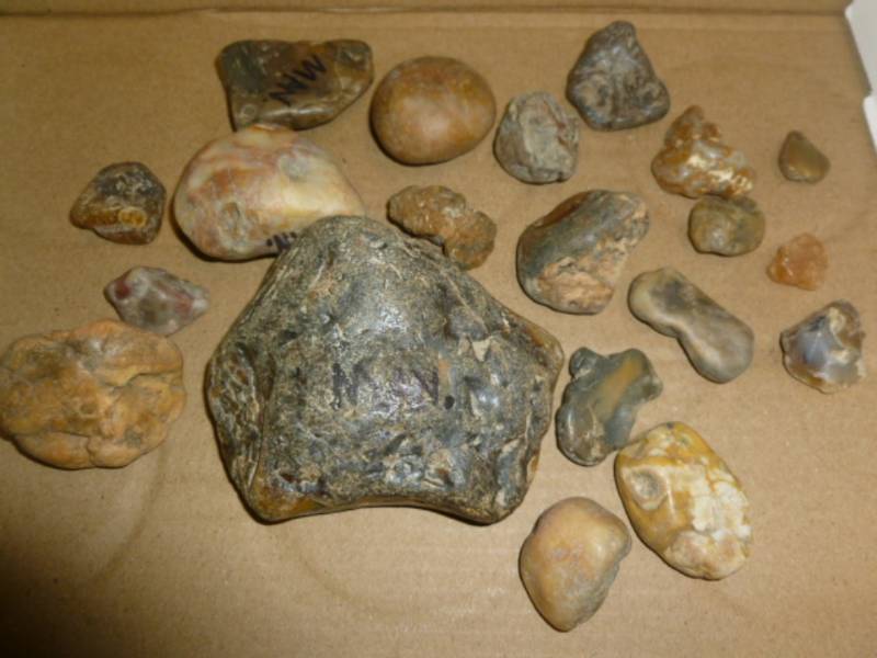 lot 276 image: Collector Rocks