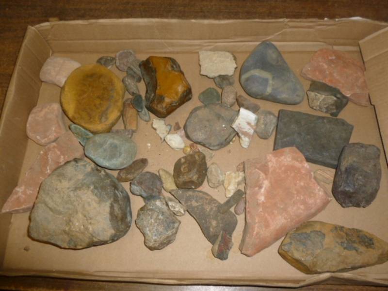 lot 280 image: Collector Rocks