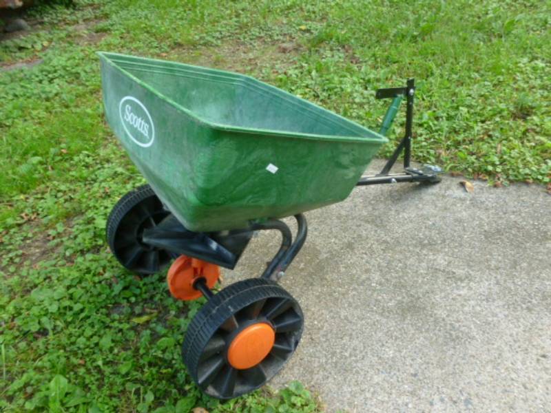 lot 5 image: Fertilizer Spreader