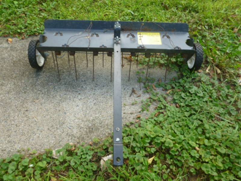 lot 6 image: Lawn Dethatcher