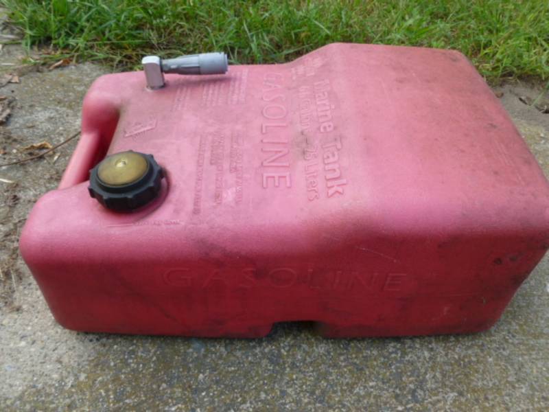 lot 9 image: Marine Gas Can