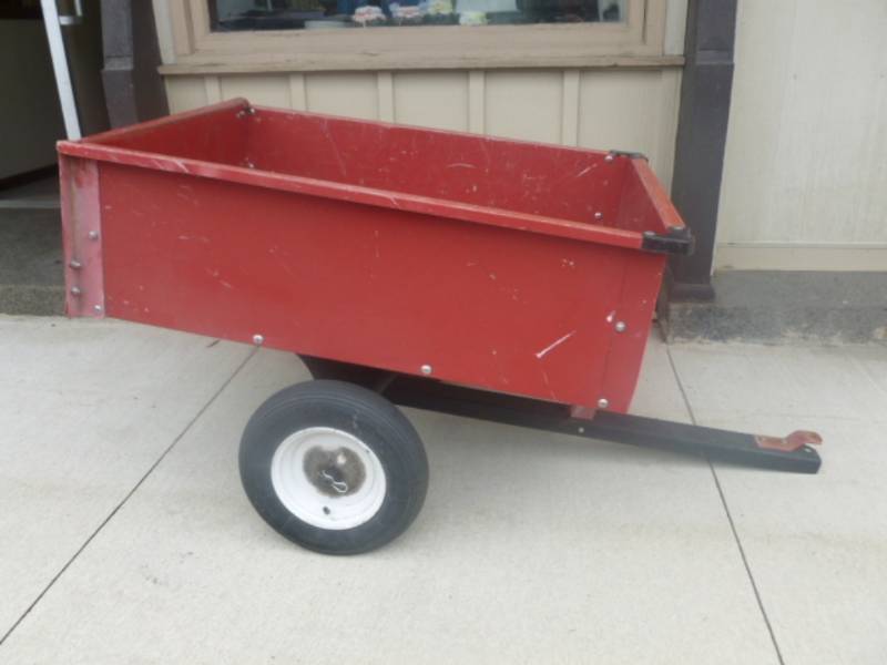 lot 2 image: Lawn & Garden Trailer