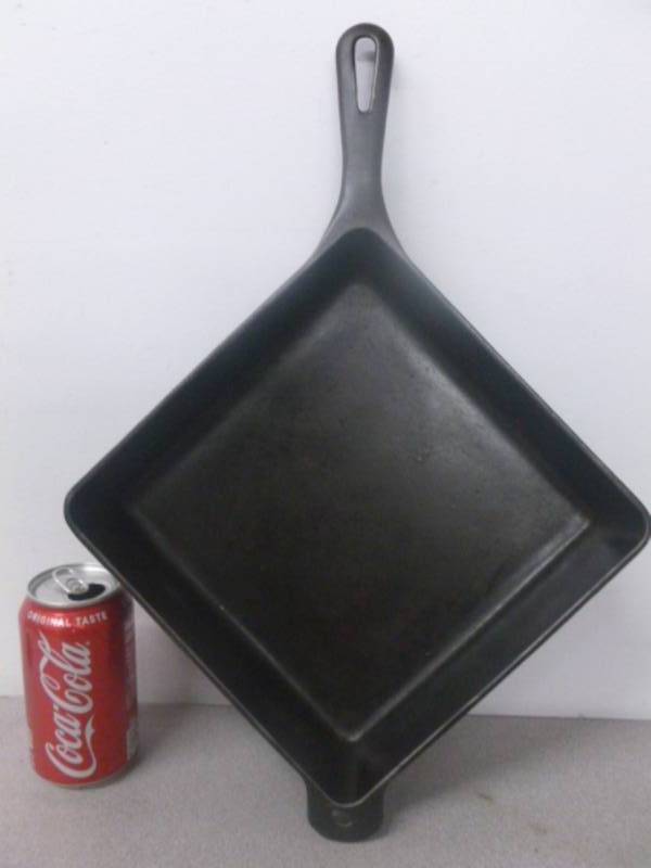 lot 7 image: Griswold Cast Iron Pan