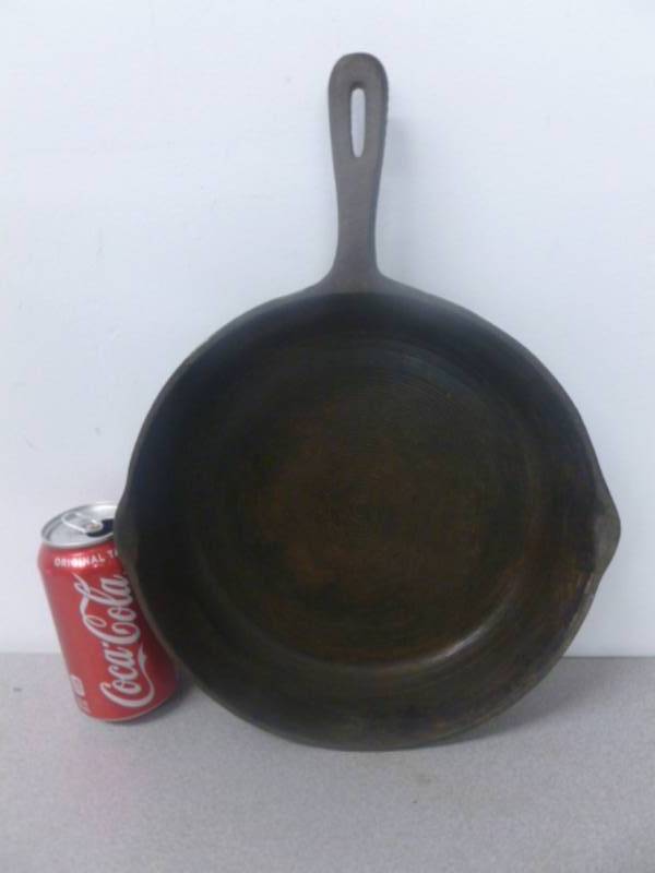 lot 9 image: Cast Iron Fry Pan